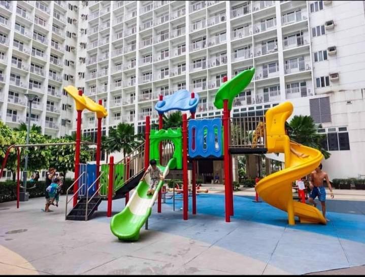 Yhanz Z Sea Residences Pasay Exterior photo